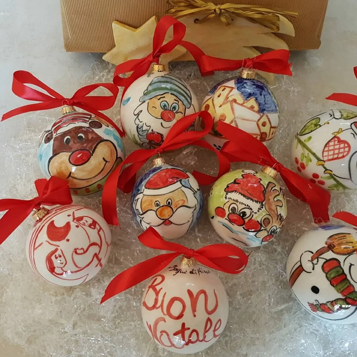 Palline di Natale in ceramica, dipinte a mano